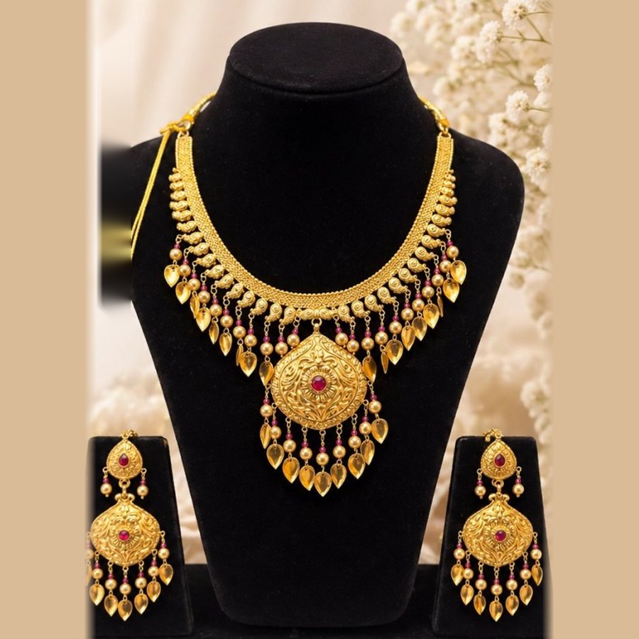 Traditional Necklace Set from Sukhdev Jewellers and Sons